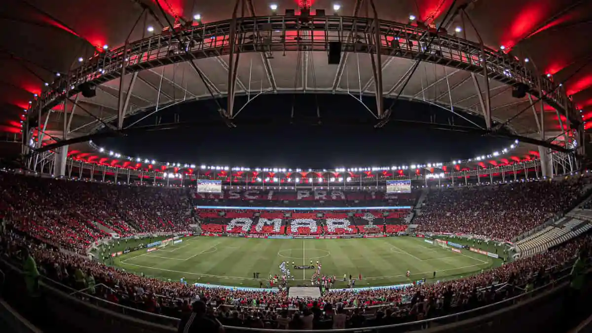 Felipe Luiz quebra paradigmas no Flamengo
